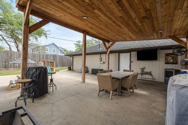 9214 Bintliff Drive, Houston, TX 77074