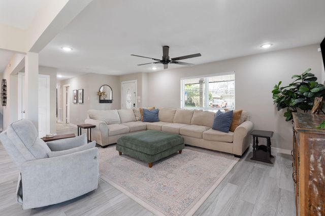 9214 Bintliff Drive, Houston, TX 77074