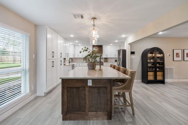 9214 Bintliff Drive, Houston, TX 77074