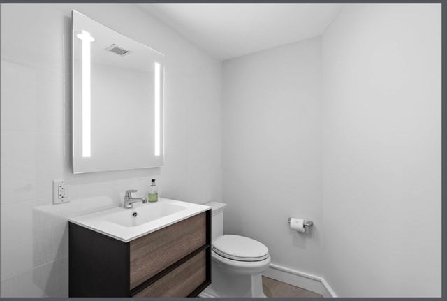 2 Battery Wharf 2408, Boston, MA 02109