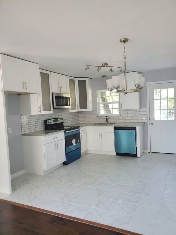 516 Phinney Avenue, Cockrell Hill, TX 75211