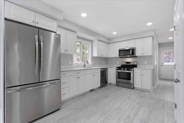 49 Orrs Avenue, Hyannis, MA 02601