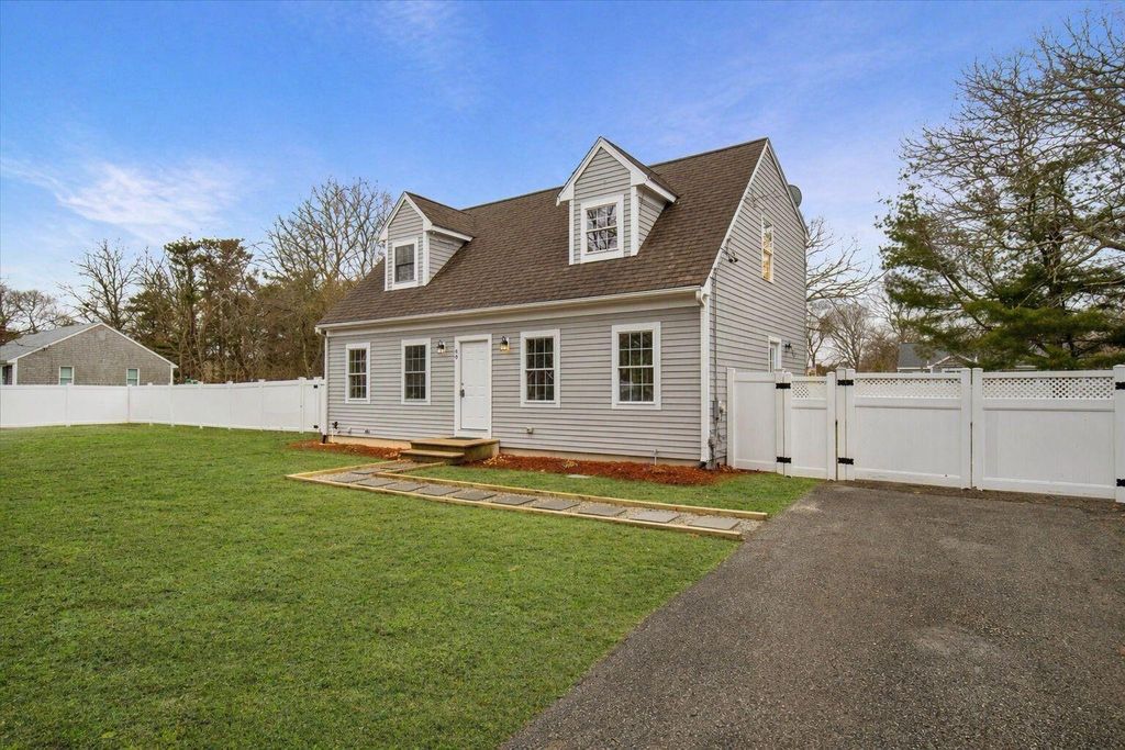 49 Orrs Avenue, Hyannis, MA 02601