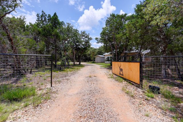 231 N Rainbow Ranch RD, Wimberley, TX 78676