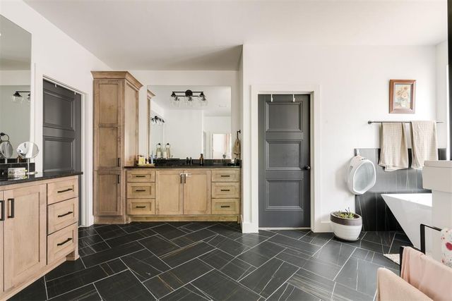 2401 Semillon Way, Edmond, OK 73012