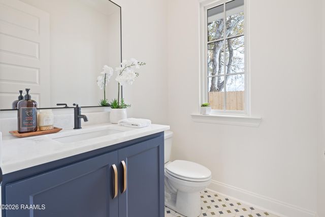 305 Grand Oak Drive, Broussard, LA 70518