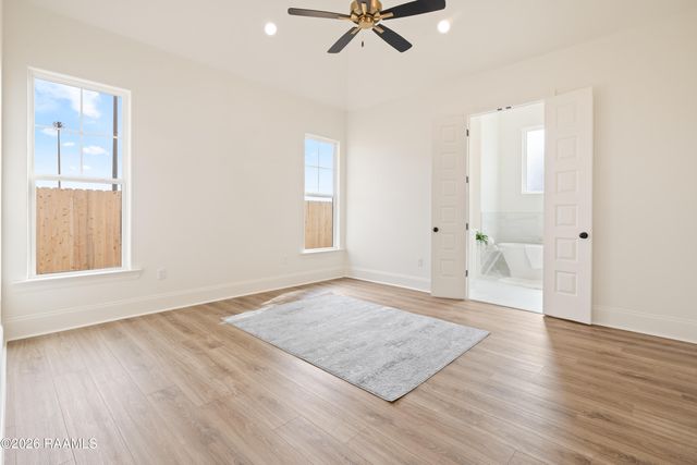 305 Grand Oak Drive, Broussard, LA 70518