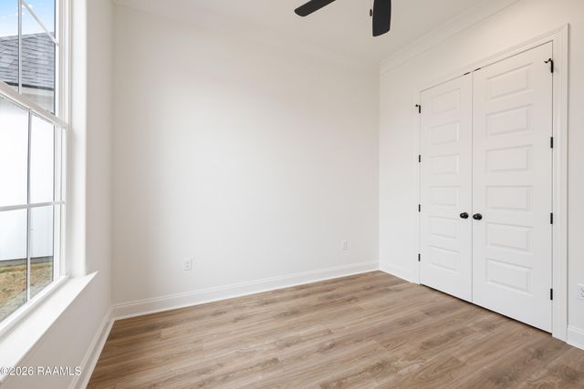 305 Grand Oak Drive, Broussard, LA 70518