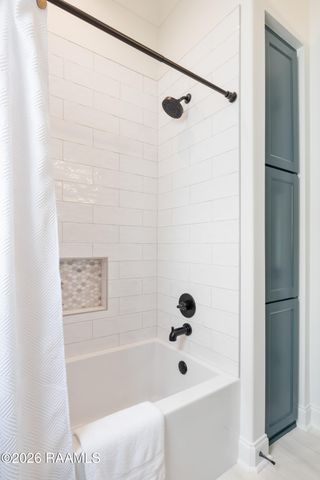 305 Grand Oak Drive, Broussard, LA 70518