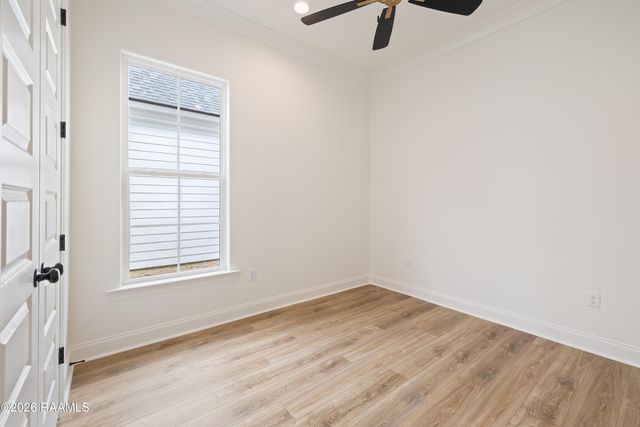 305 Grand Oak Drive, Broussard, LA 70518