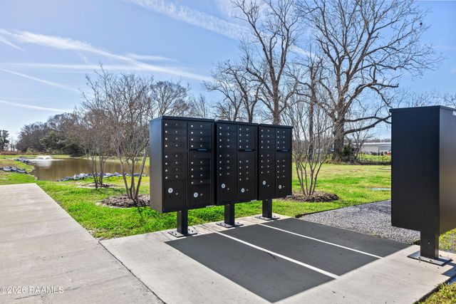 305 Grand Oak Drive, Broussard, LA 70518