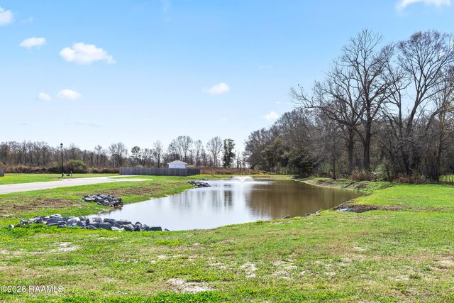 305 Grand Oak Drive, Broussard, LA 70518