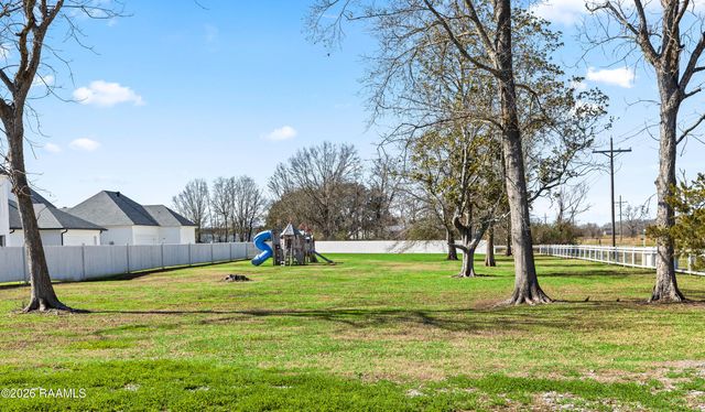 305 Grand Oak Drive, Broussard, LA 70518