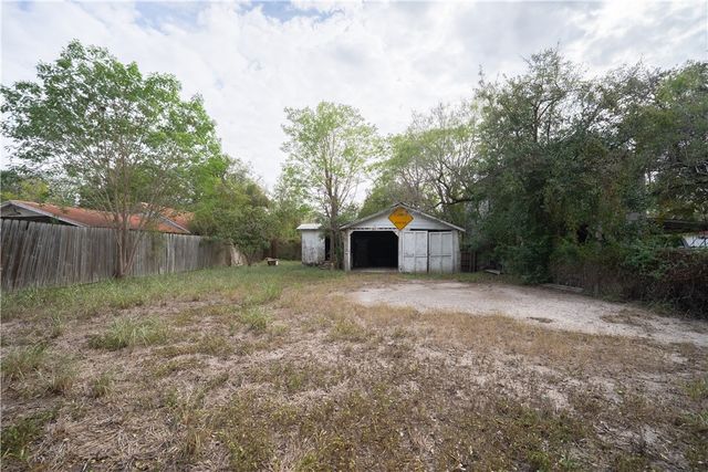 504 E 5th St, Alice, TX 78332