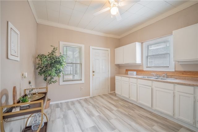 504 E 5th St, Alice, TX 78332