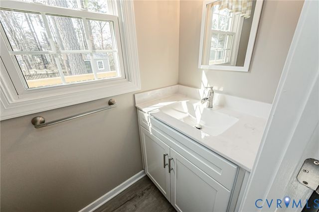 9645 Kingscroft Dr, Glen Allen, VA 23060