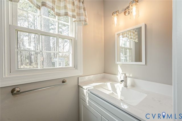 9645 Kingscroft Dr, Glen Allen, VA 23060