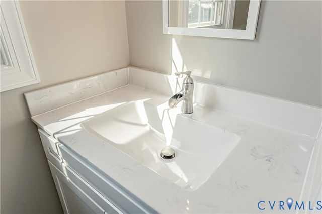 9645 Kingscroft Dr, Glen Allen, VA 23060