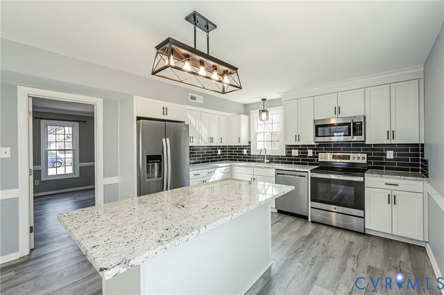 9645 Kingscroft Dr, Glen Allen, VA 23060