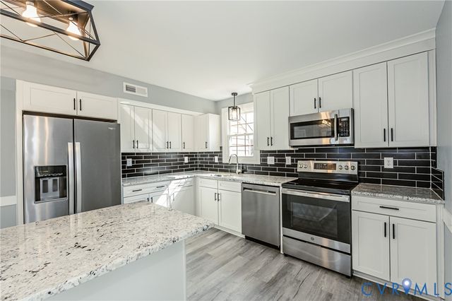 9645 Kingscroft Dr, Glen Allen, VA 23060