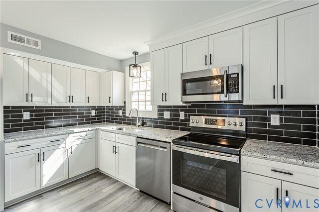 9645 Kingscroft Dr, Glen Allen, VA 23060