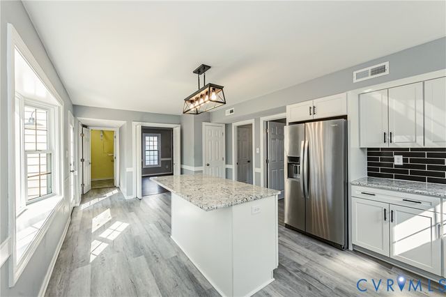 9645 Kingscroft Dr, Glen Allen, VA 23060