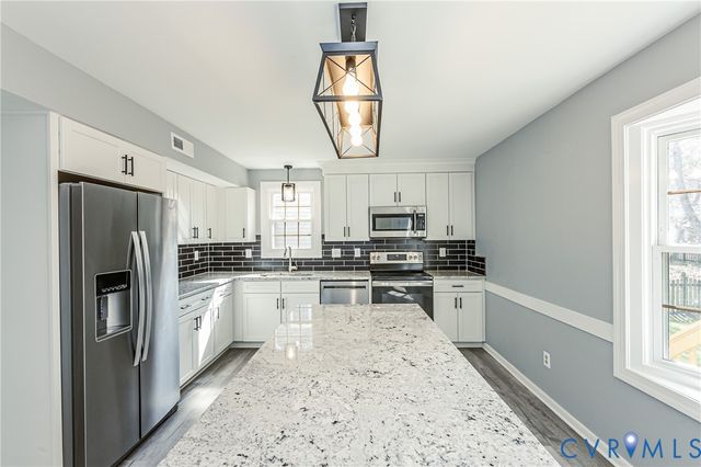 9645 Kingscroft Dr, Glen Allen, VA 23060