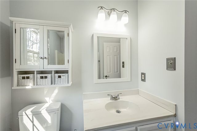 9645 Kingscroft Dr, Glen Allen, VA 23060