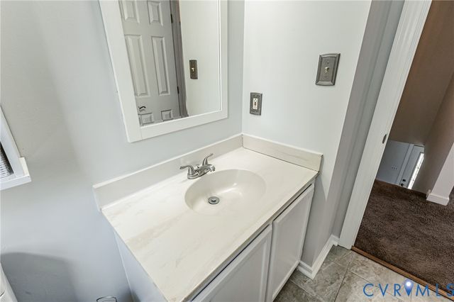 9645 Kingscroft Dr, Glen Allen, VA 23060