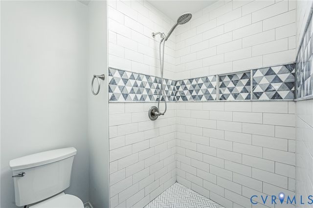 9645 Kingscroft Dr, Glen Allen, VA 23060