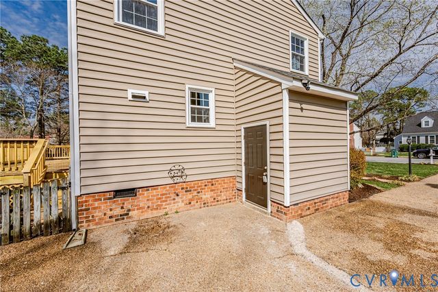 9645 Kingscroft Dr, Glen Allen, VA 23060