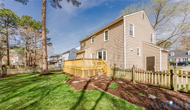 9645 Kingscroft Dr, Glen Allen, VA 23060