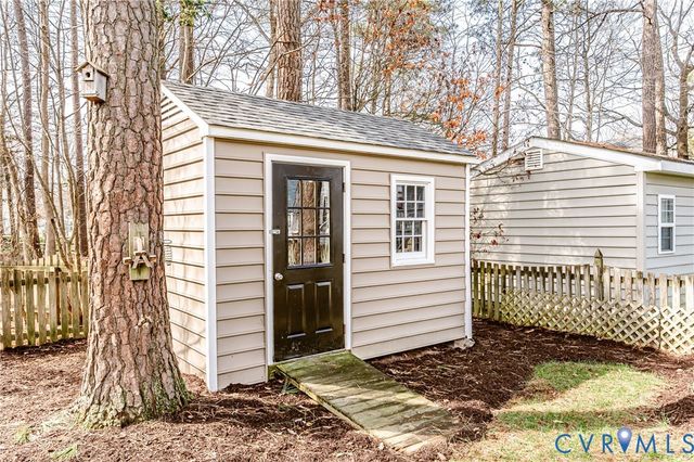 9645 Kingscroft Dr, Glen Allen, VA 23060