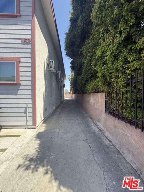1273 W 36th Place, Los Angeles, CA 90007 — photo 2