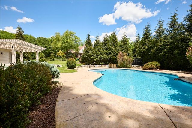 1989 West Point Drive, Bethlehem City, PA 18015