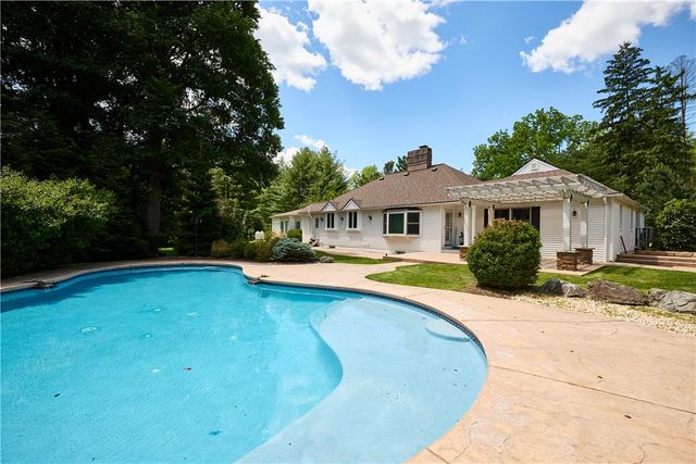1989 West Point Drive, Bethlehem City, PA 18015