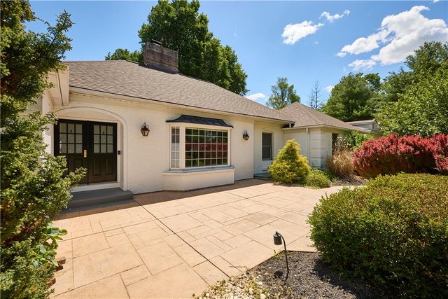 1989 West Point Drive, Bethlehem City, PA 18015