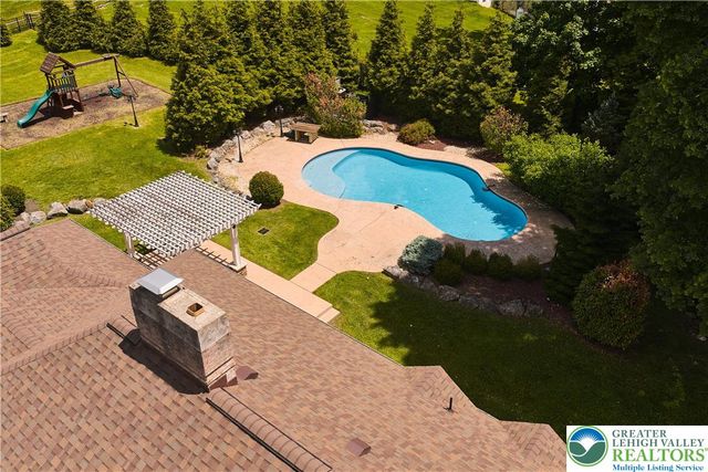 1989 West Point Drive, Bethlehem City, PA 18015