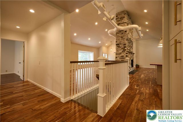 1989 West Point Drive, Bethlehem City, PA 18015