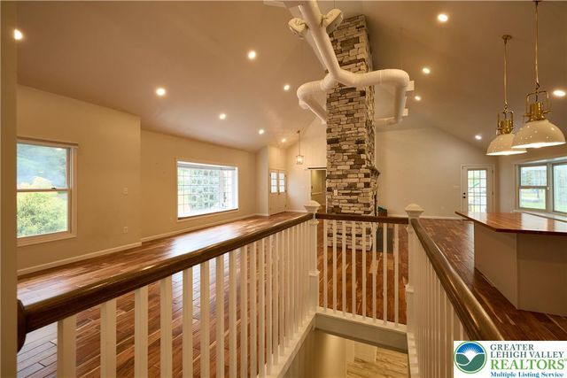 1989 West Point Drive, Bethlehem City, PA 18015