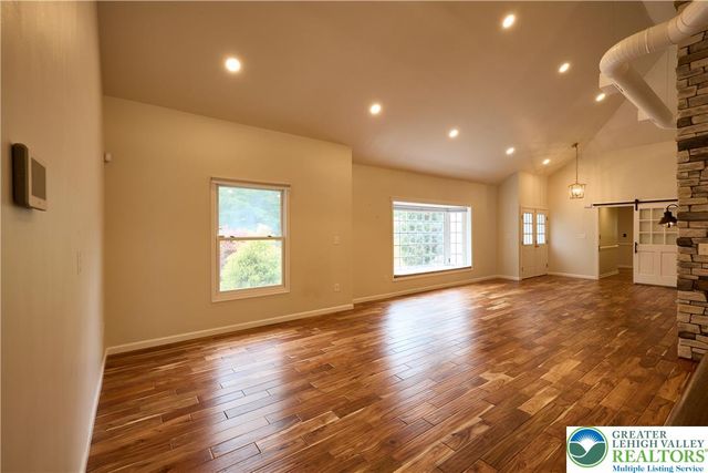 1989 West Point Drive, Bethlehem City, PA 18015