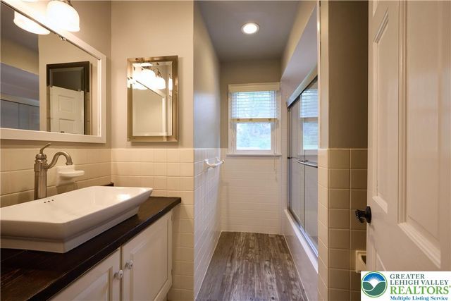 1989 West Point Drive, Bethlehem City, PA 18015