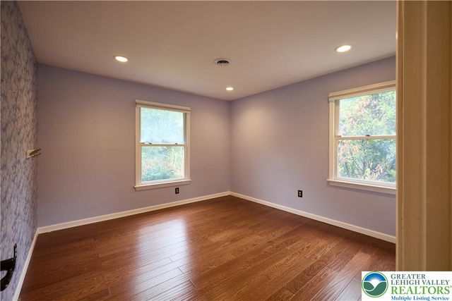 1989 West Point Drive, Bethlehem City, PA 18015