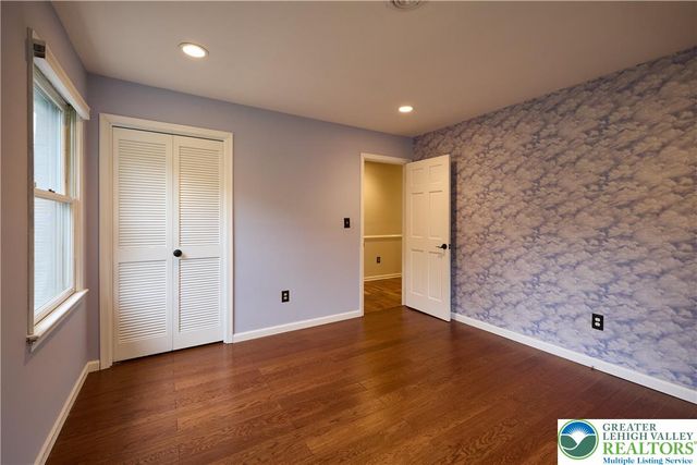 1989 West Point Drive, Bethlehem City, PA 18015