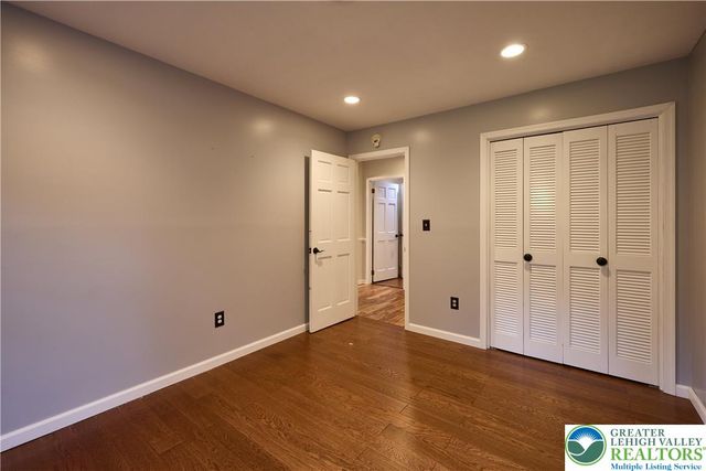 1989 West Point Drive, Bethlehem City, PA 18015