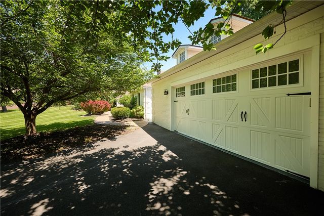 1989 West Point Drive, Bethlehem City, PA 18015