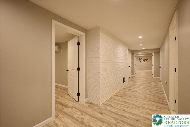 1989 West Point Drive, Bethlehem City, PA 18015