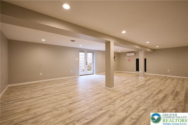 1989 West Point Drive, Bethlehem City, PA 18015