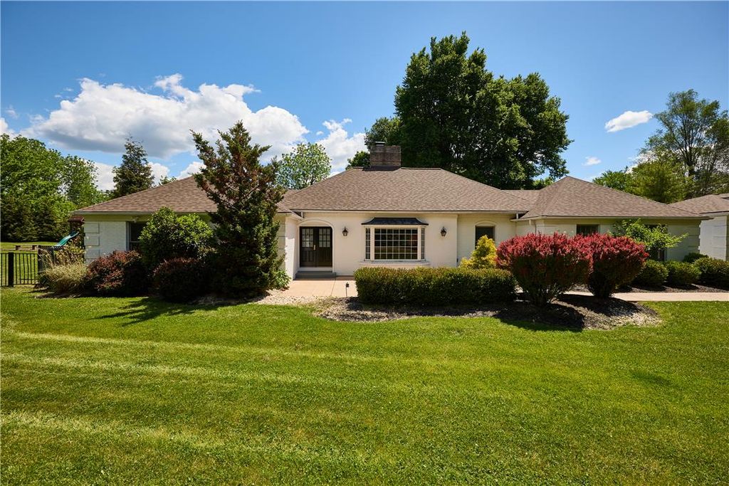 1989 West Point Drive, Bethlehem City, PA 18015