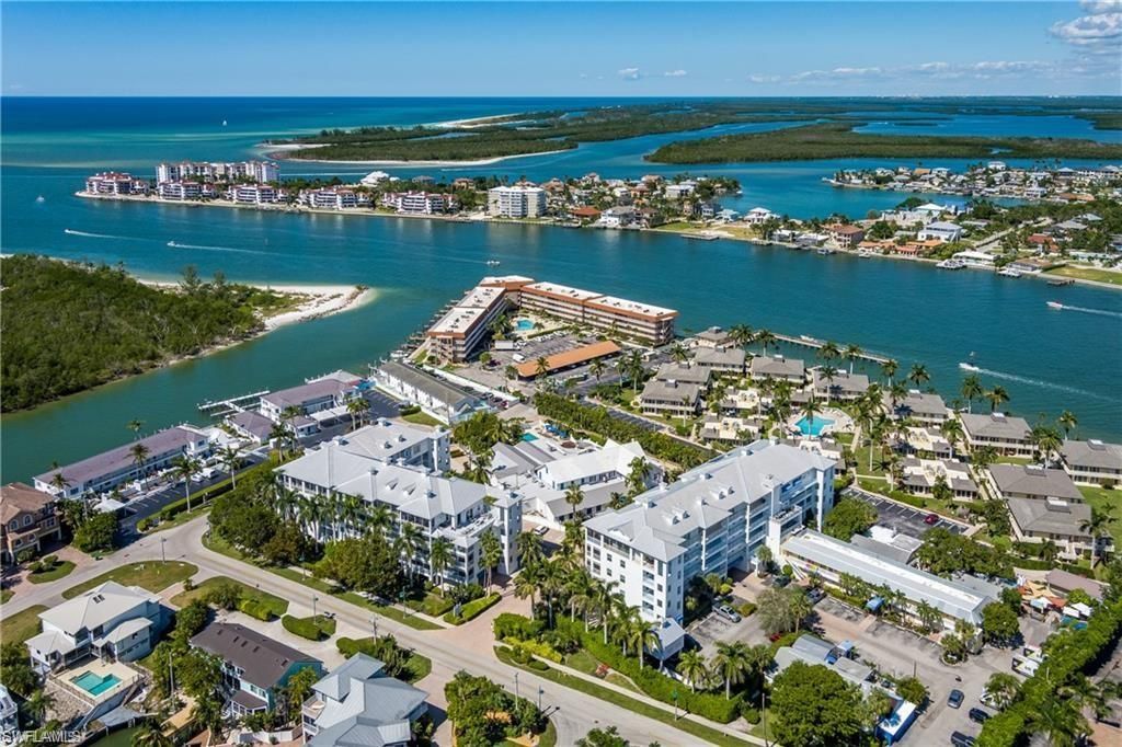 160 Palm ST 308, MARCO ISLAND, FL 34145 — exterior
